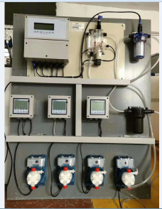 Kontrol800系列集成式控制系統 由PVC安裝板和測量電極及水質分析儀三部分組成，通過測量泳池水質的PH/ORP/余氯/濁度/溫度值來自動控制計量泵加藥的開始和啟停 可通過RS485傳輸到PC或顯示屏