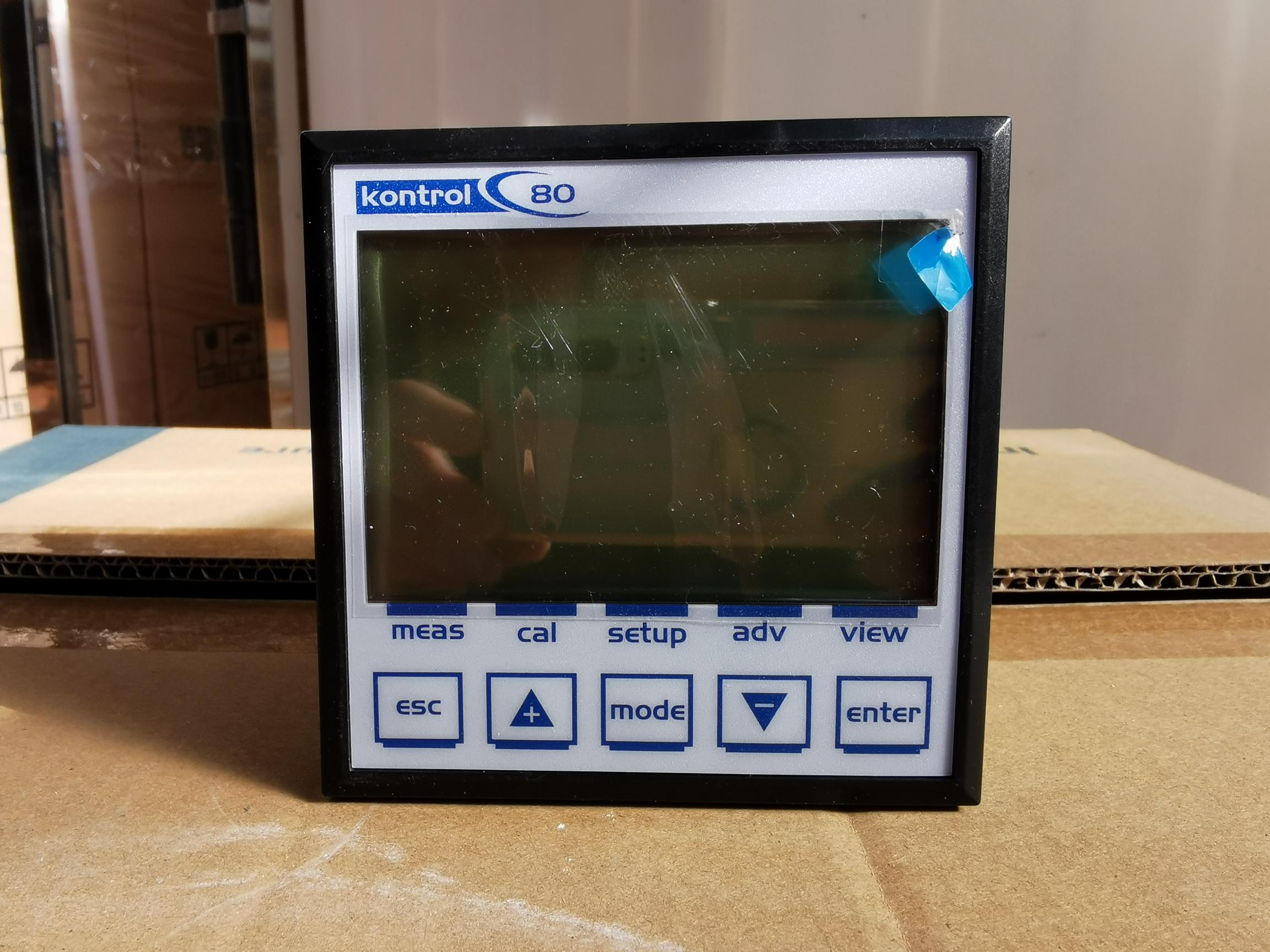 外形尺寸 96x96x42毫米，盤式安裝- 防護等級: IP65（前面板）,IP20（后蓋）- -10-150°C（溫度）- 精度: 0.1%- 2路繼電器: 250 VAC,5 A- 2路4-20 mA電流輸出，800OhmpH/ORP儀表量程: 0.00 - 14 pH; ± 2000 mV;-